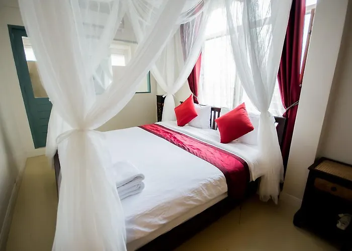 Fu House بيت شباب