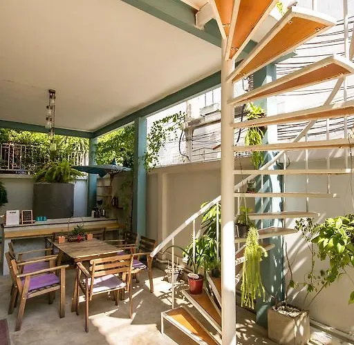 بيت شباب Fu House