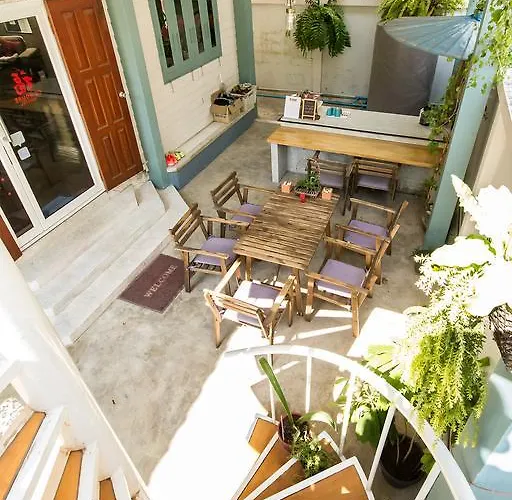 بيت شباب Fu House