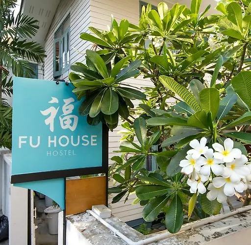 بيت شباب Fu House *