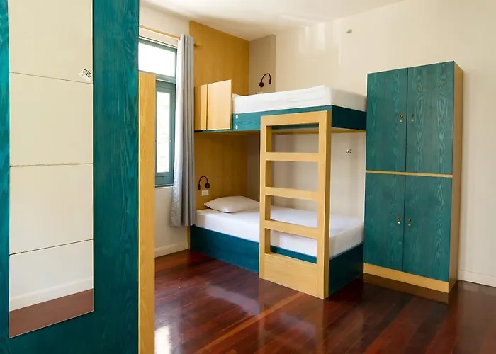 بيت شباب Fu House *